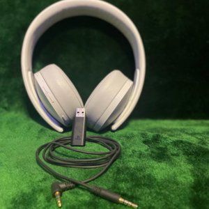 PlayStation Gold Wireless Headset White - PlayStation 4 - With Bluetooth Adapter